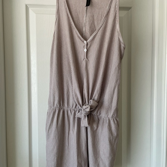 Smash + Tess x Hilary Duff Short Romper Size Small - Picture 3 of 4